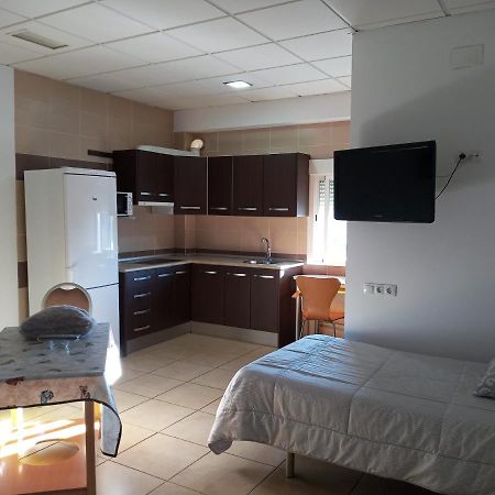 Hostal Via Del Caminante Madrigalejo エクステリア 写真