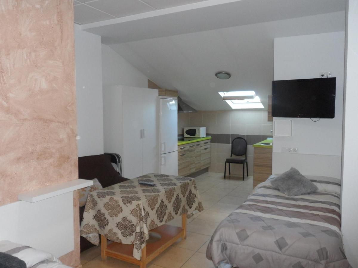 Hostal Via Del Caminante Madrigalejo エクステリア 写真