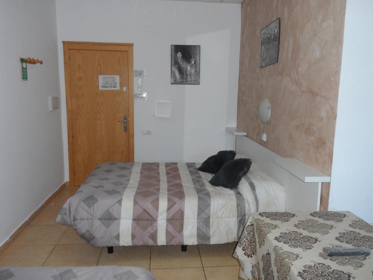 Hostal Via Del Caminante Madrigalejo エクステリア 写真