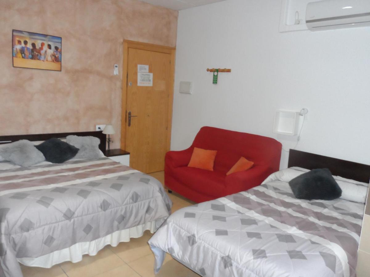 Hostal Via Del Caminante Madrigalejo エクステリア 写真