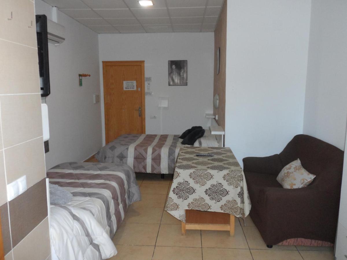 Hostal Via Del Caminante Madrigalejo エクステリア 写真