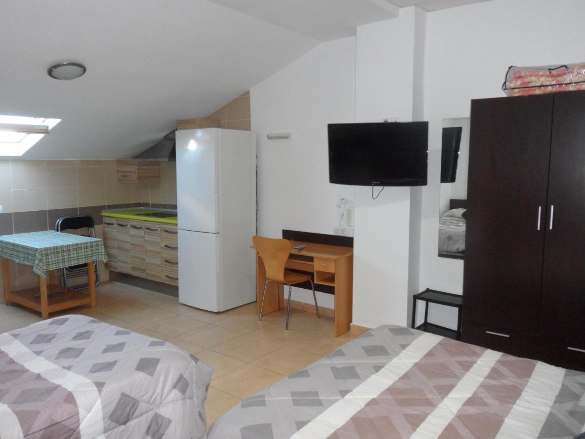 Hostal Via Del Caminante Madrigalejo エクステリア 写真