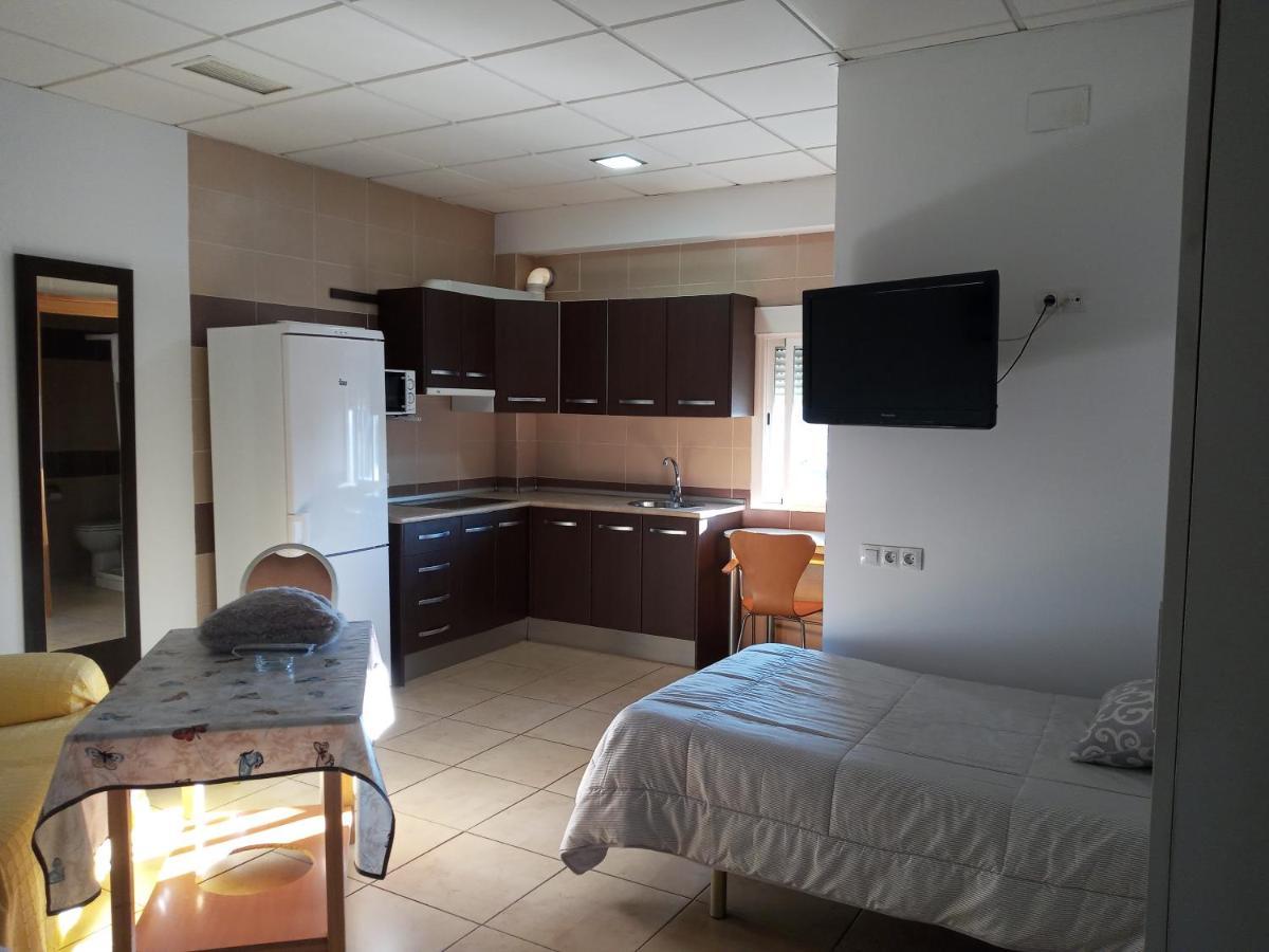 Hostal Via Del Caminante Madrigalejo エクステリア 写真