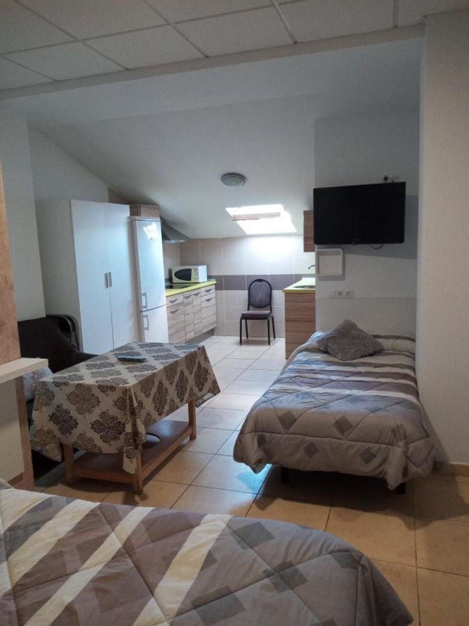 Hostal Via Del Caminante Madrigalejo エクステリア 写真