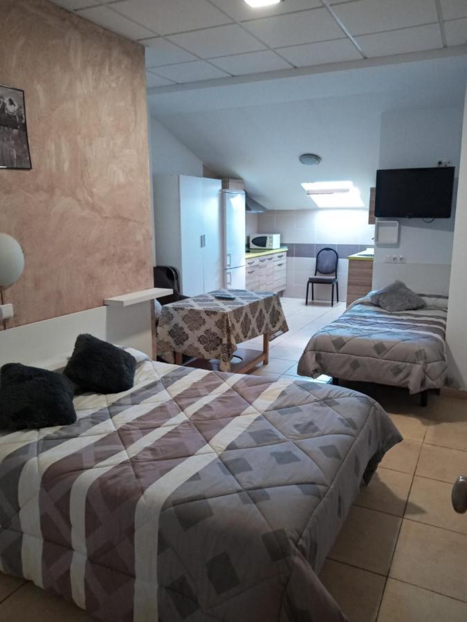 Hostal Via Del Caminante Madrigalejo エクステリア 写真