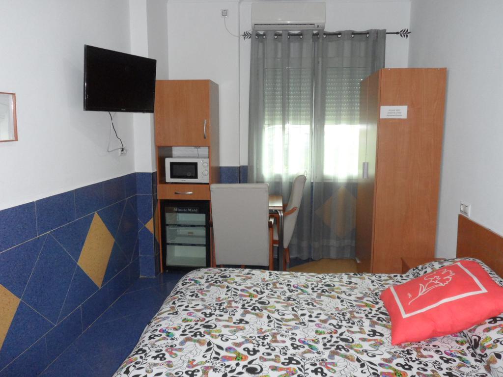 Hostal Via Del Caminante Madrigalejo エクステリア 写真