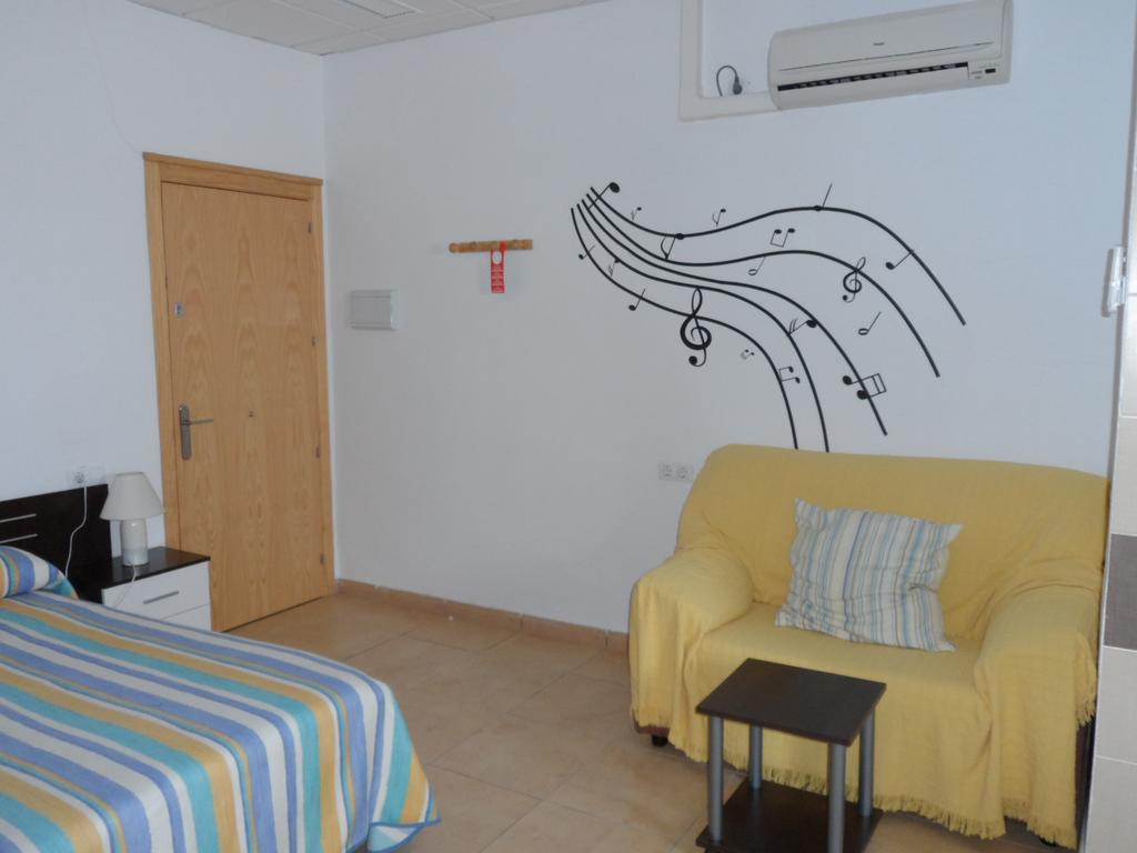 Hostal Via Del Caminante Madrigalejo エクステリア 写真