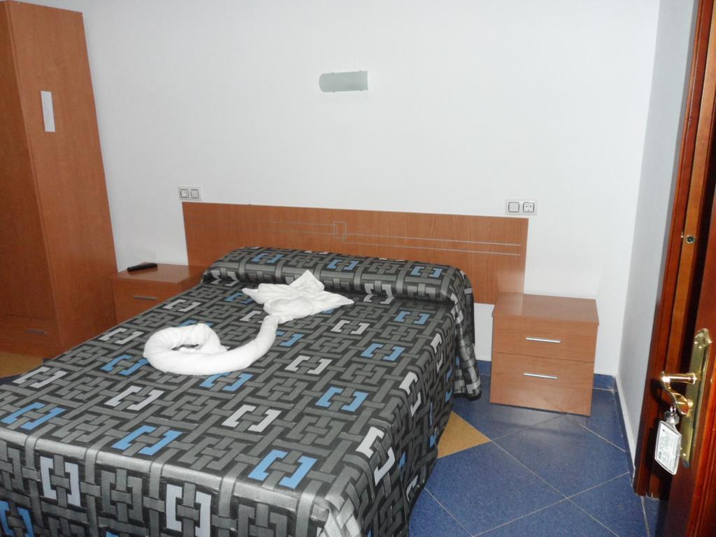 Hostal Via Del Caminante Madrigalejo エクステリア 写真