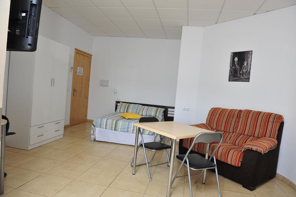 Hostal Via Del Caminante Madrigalejo エクステリア 写真