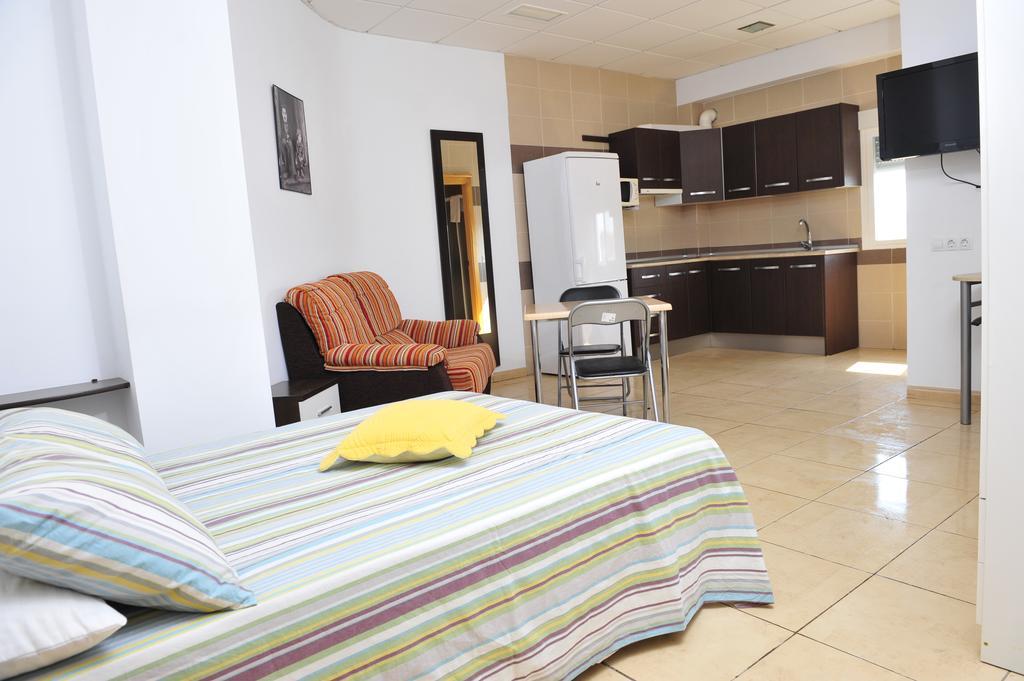 Hostal Via Del Caminante Madrigalejo エクステリア 写真