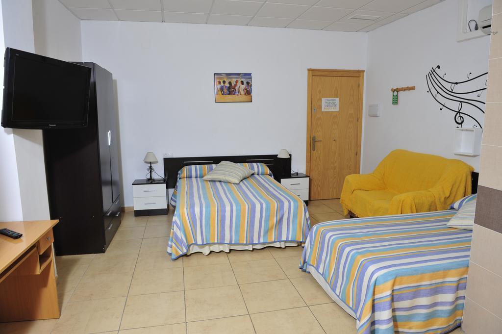 Hostal Via Del Caminante Madrigalejo エクステリア 写真