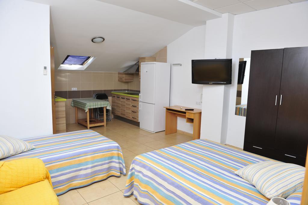 Hostal Via Del Caminante Madrigalejo エクステリア 写真