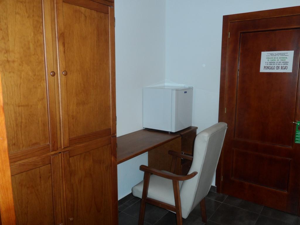 Hostal Via Del Caminante Madrigalejo エクステリア 写真