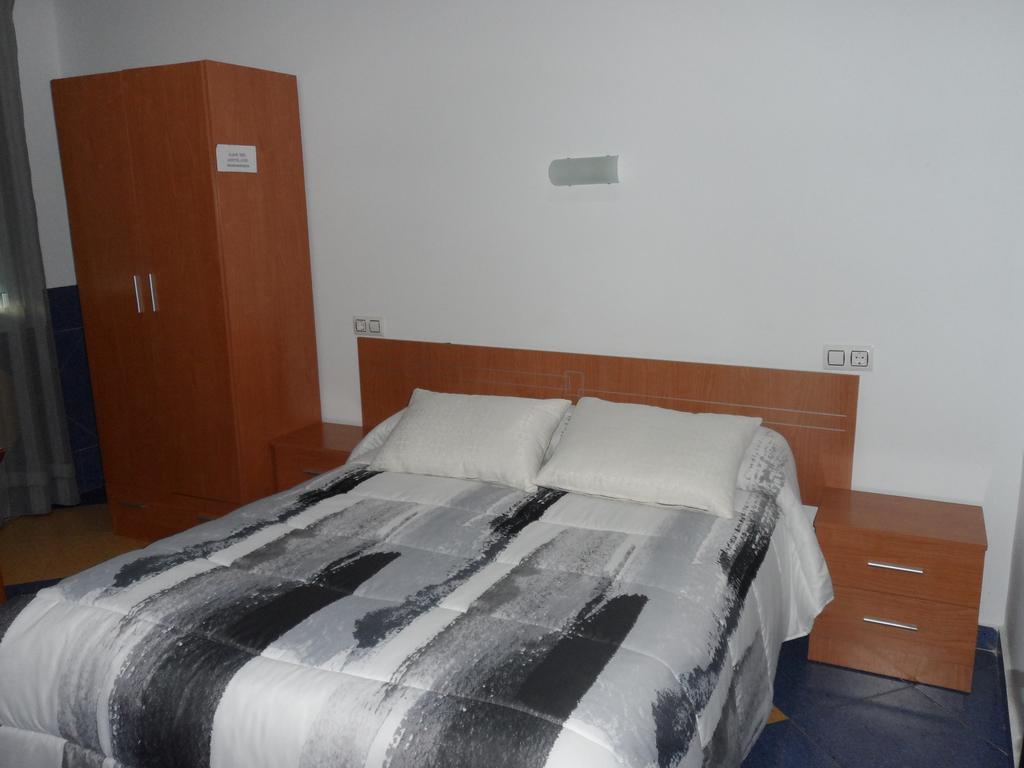 Hostal Via Del Caminante Madrigalejo エクステリア 写真