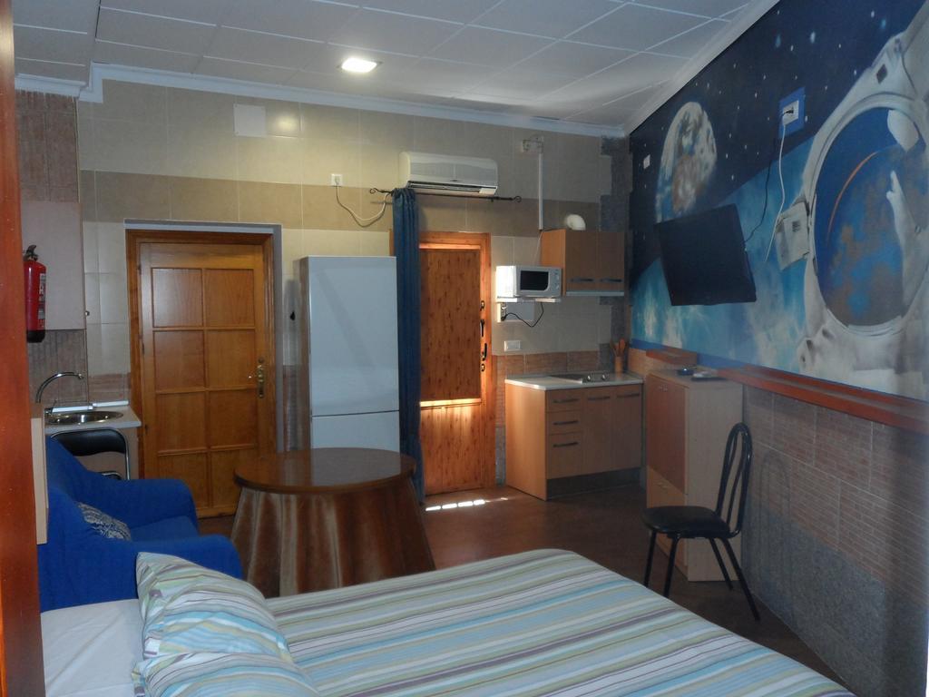 Hostal Via Del Caminante Madrigalejo エクステリア 写真