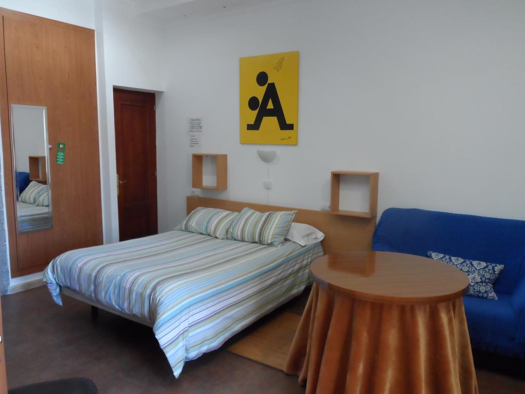 Hostal Via Del Caminante Madrigalejo エクステリア 写真