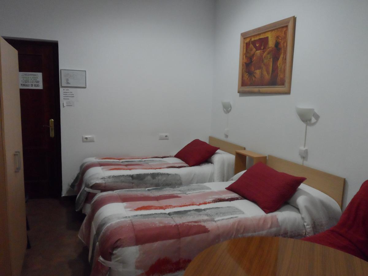 Hostal Via Del Caminante Madrigalejo エクステリア 写真